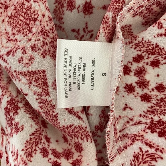 PINK ROSE Flowy 3/4 Length Sleeve V Neck Blouse Floral Red White Size Small - Picture 11 of 11
